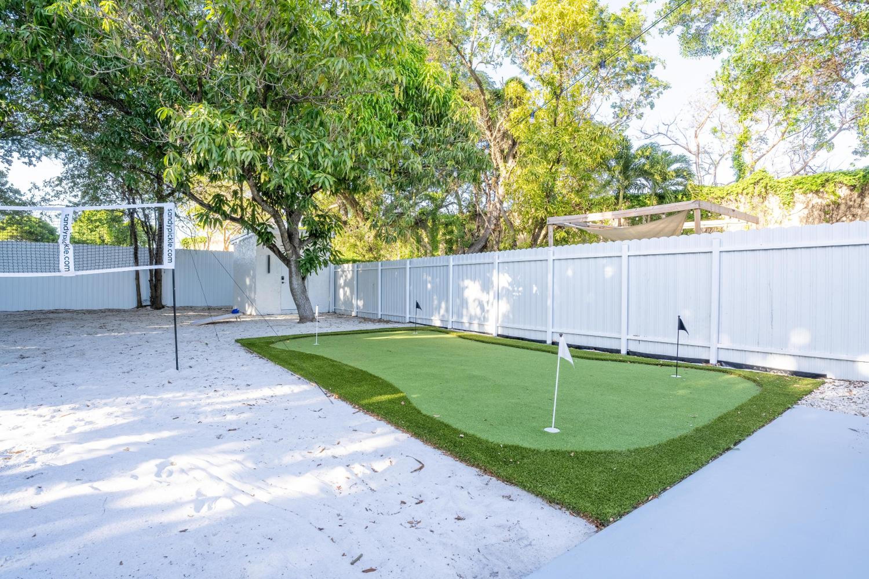 5BR HotTubPoolTableMiniGolf 7 min to Wynwood