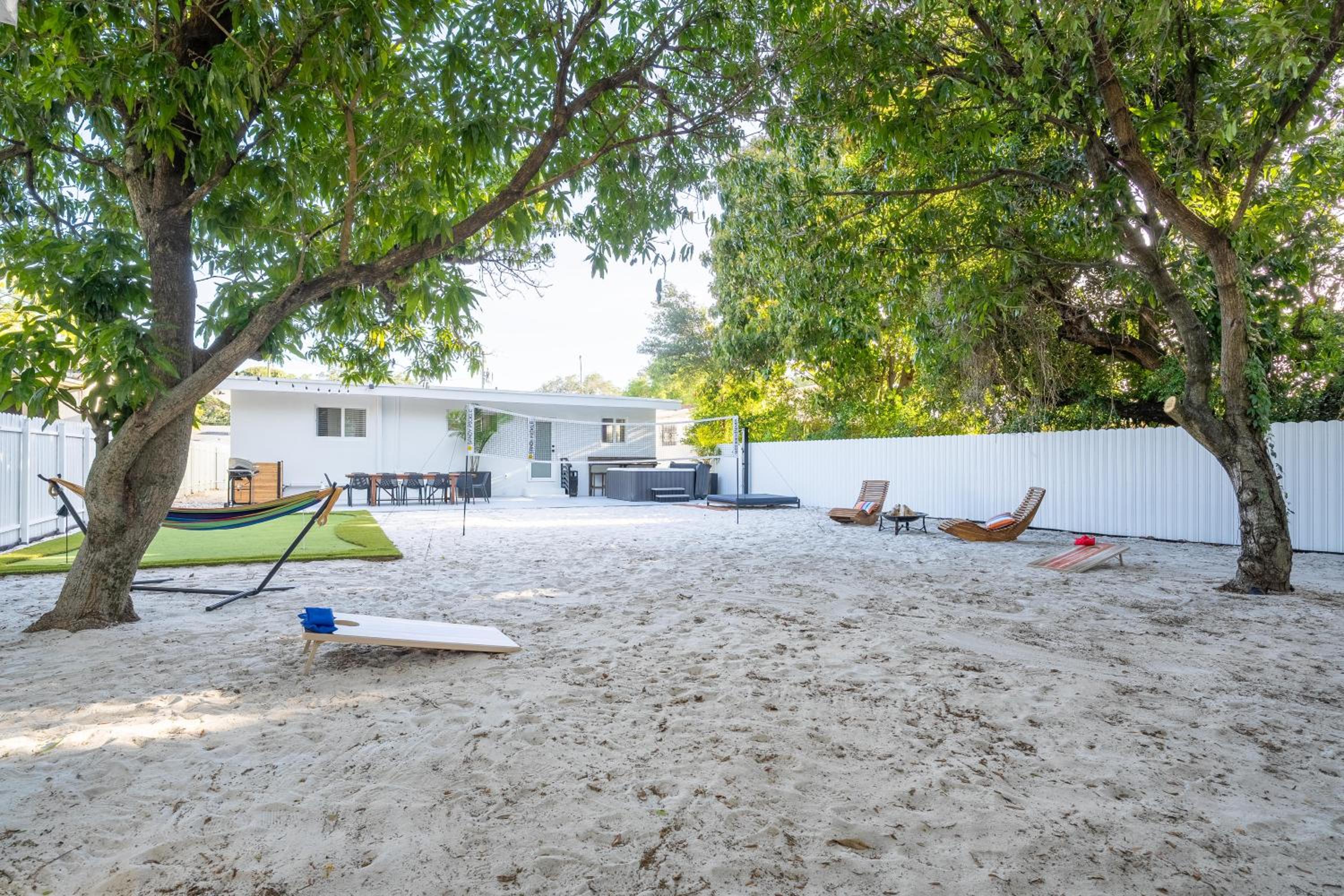 5BR HotTubPoolTableMiniGolf 7 min to Wynwood