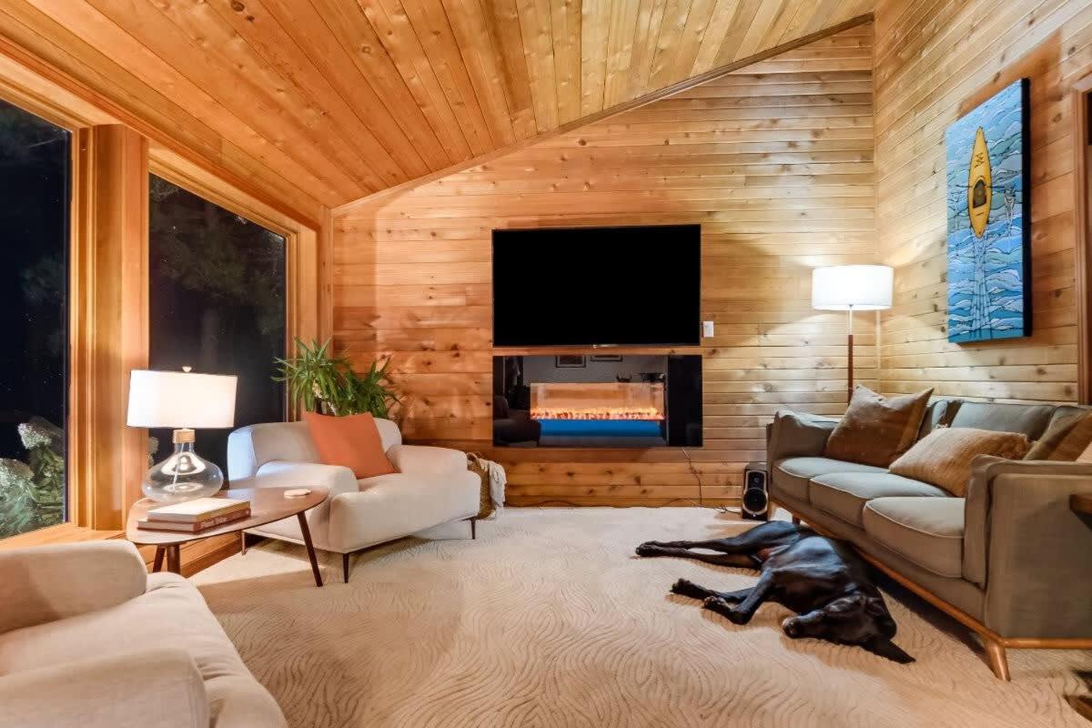 Xanadu - Zen waterfront retreat on Upper Rideau