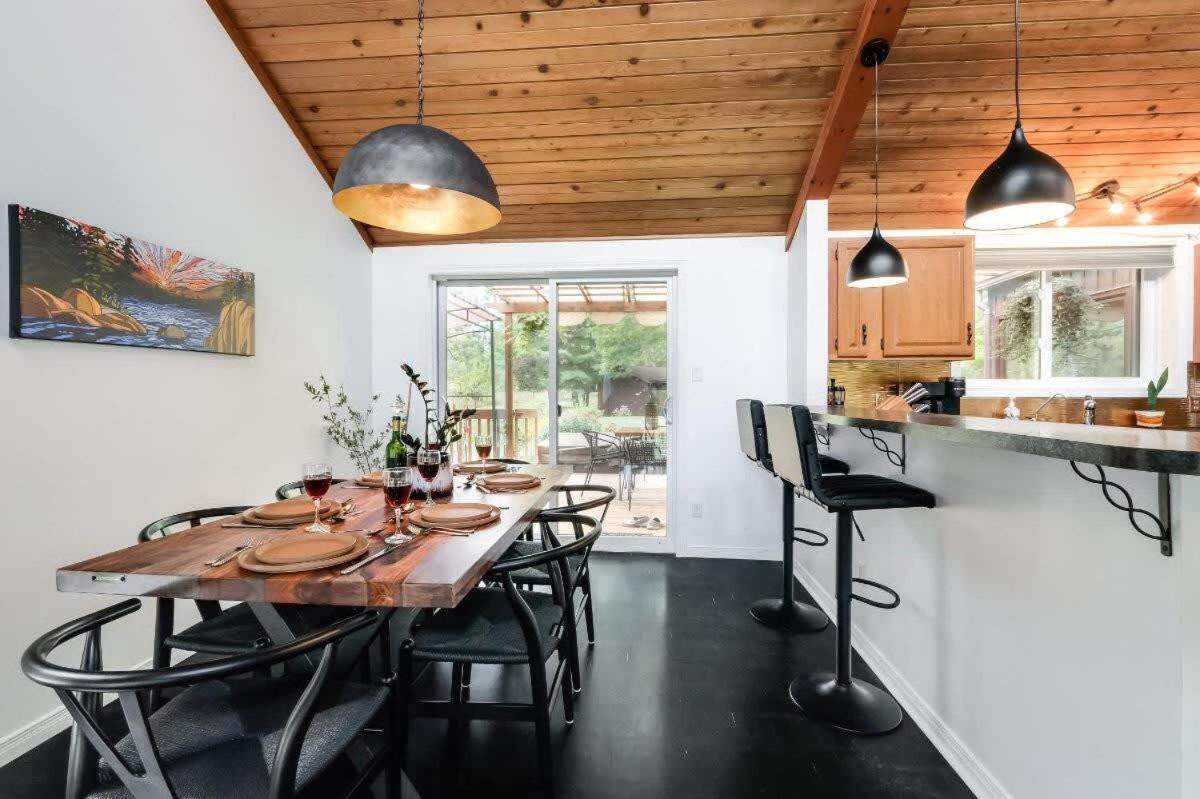 Xanadu - Zen waterfront retreat on Upper Rideau