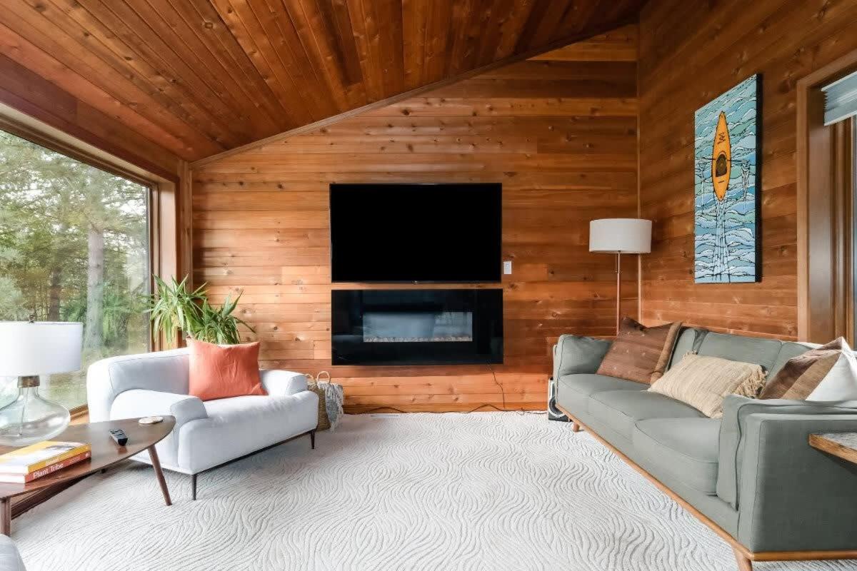 Xanadu - Zen waterfront retreat on Upper Rideau