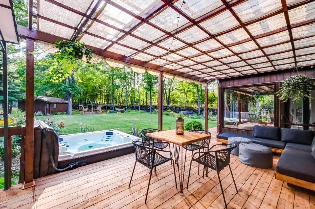 Xanadu - Zen waterfront retreat on Upper Rideau