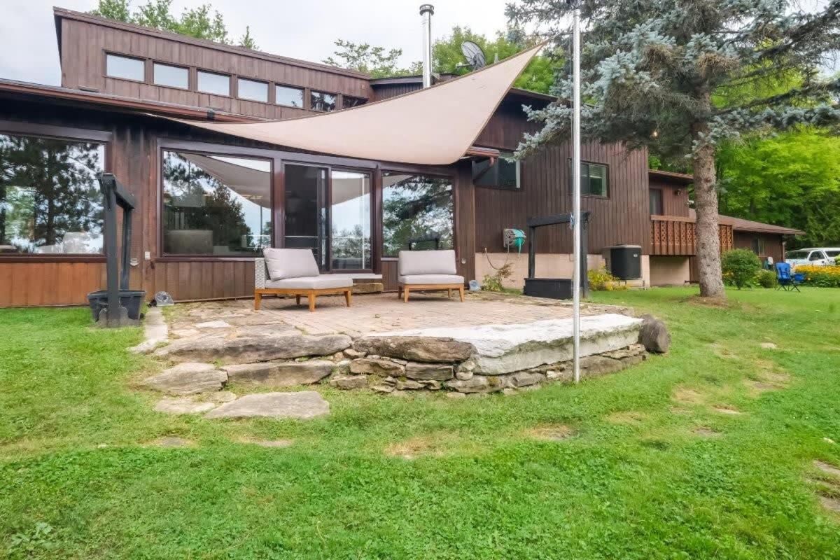 Xanadu - Zen waterfront retreat on Upper Rideau