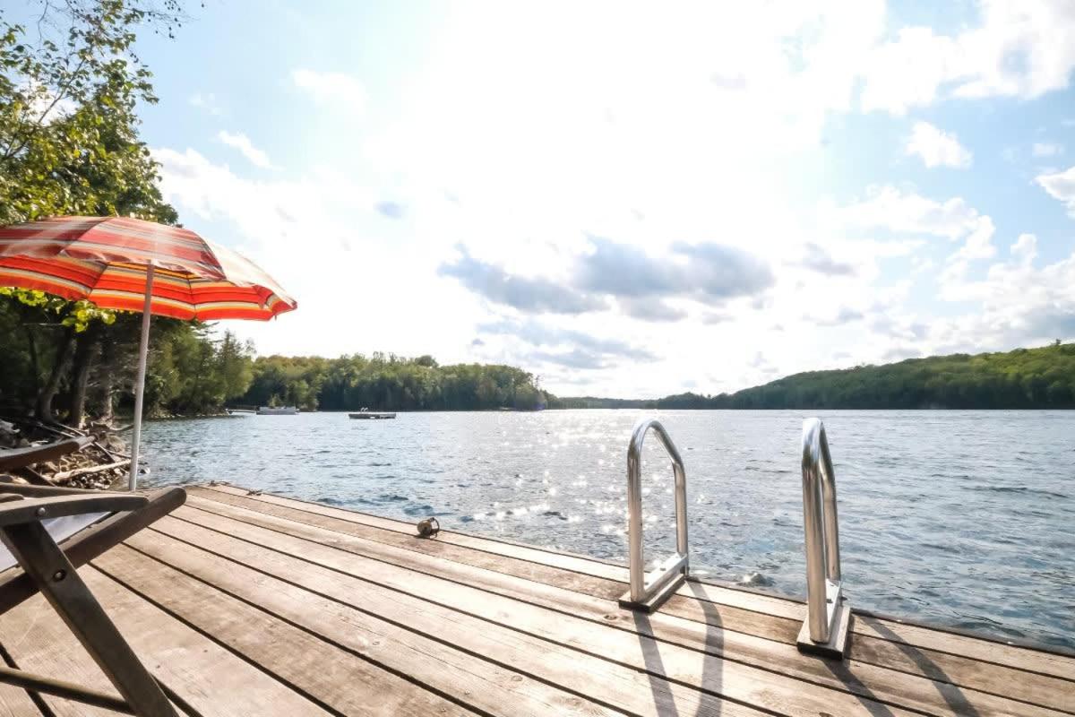 Sunset Cove Waterfront nature retreat with bunkie