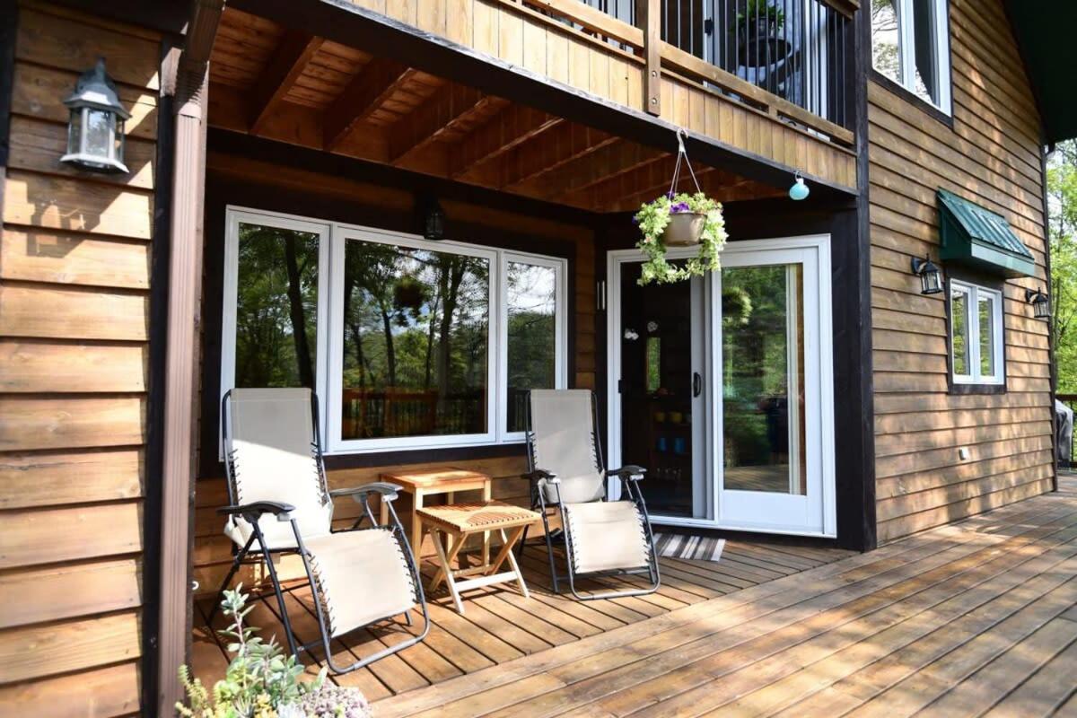 Sunset Cove Waterfront nature retreat with bunkie
