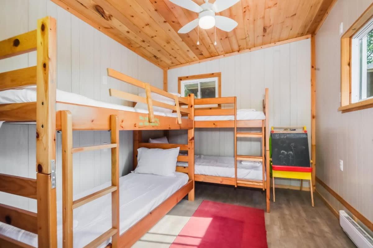 Sunset Cove Waterfront nature retreat with bunkie
