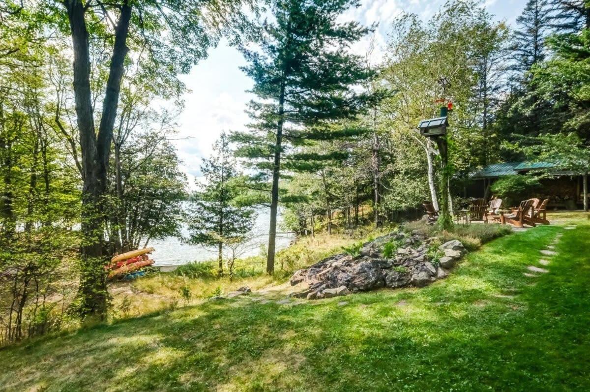 Sunset Cove Waterfront nature retreat with bunkie