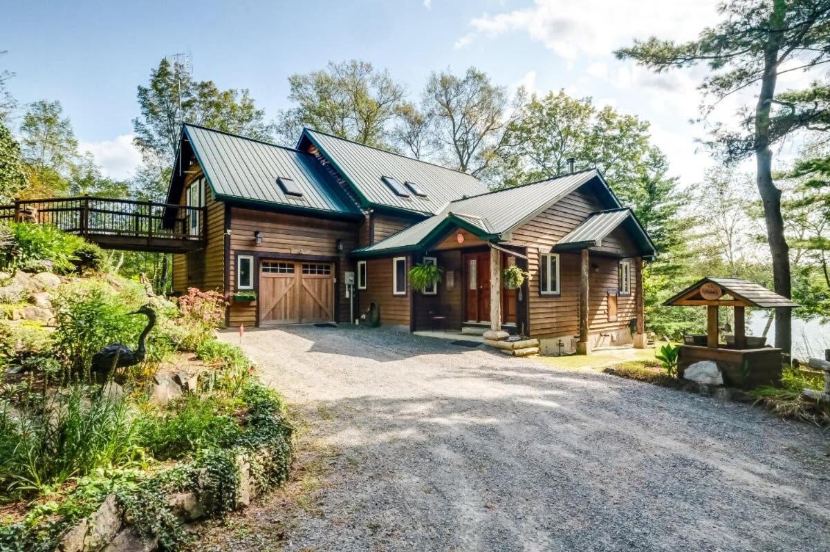 Sunset Cove Waterfront nature retreat with bunkie