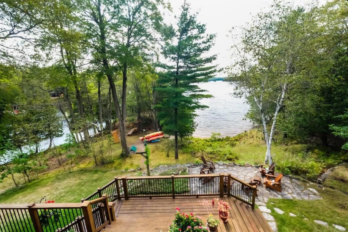Sunset Cove Waterfront nature retreat with bunkie