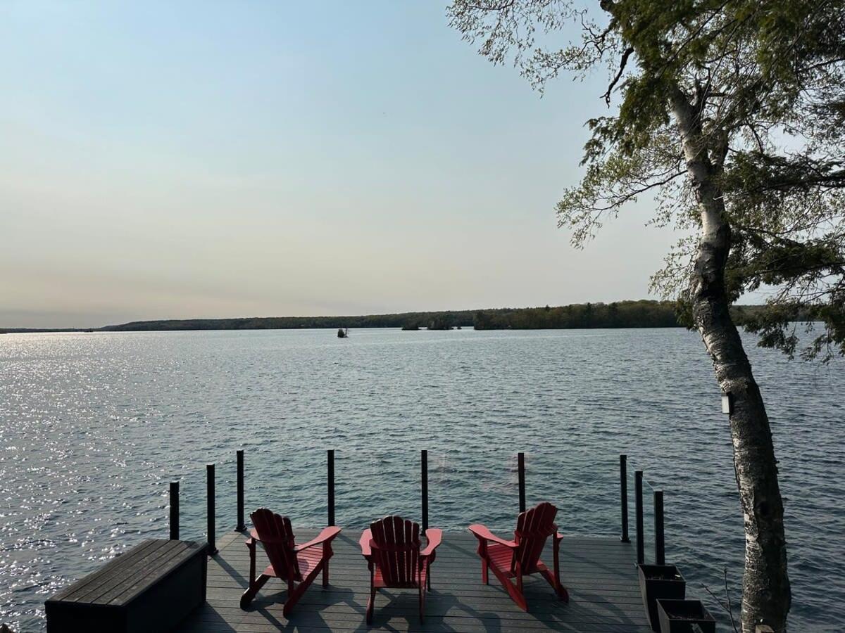 Waterfront open concept dream cottage with hot tub