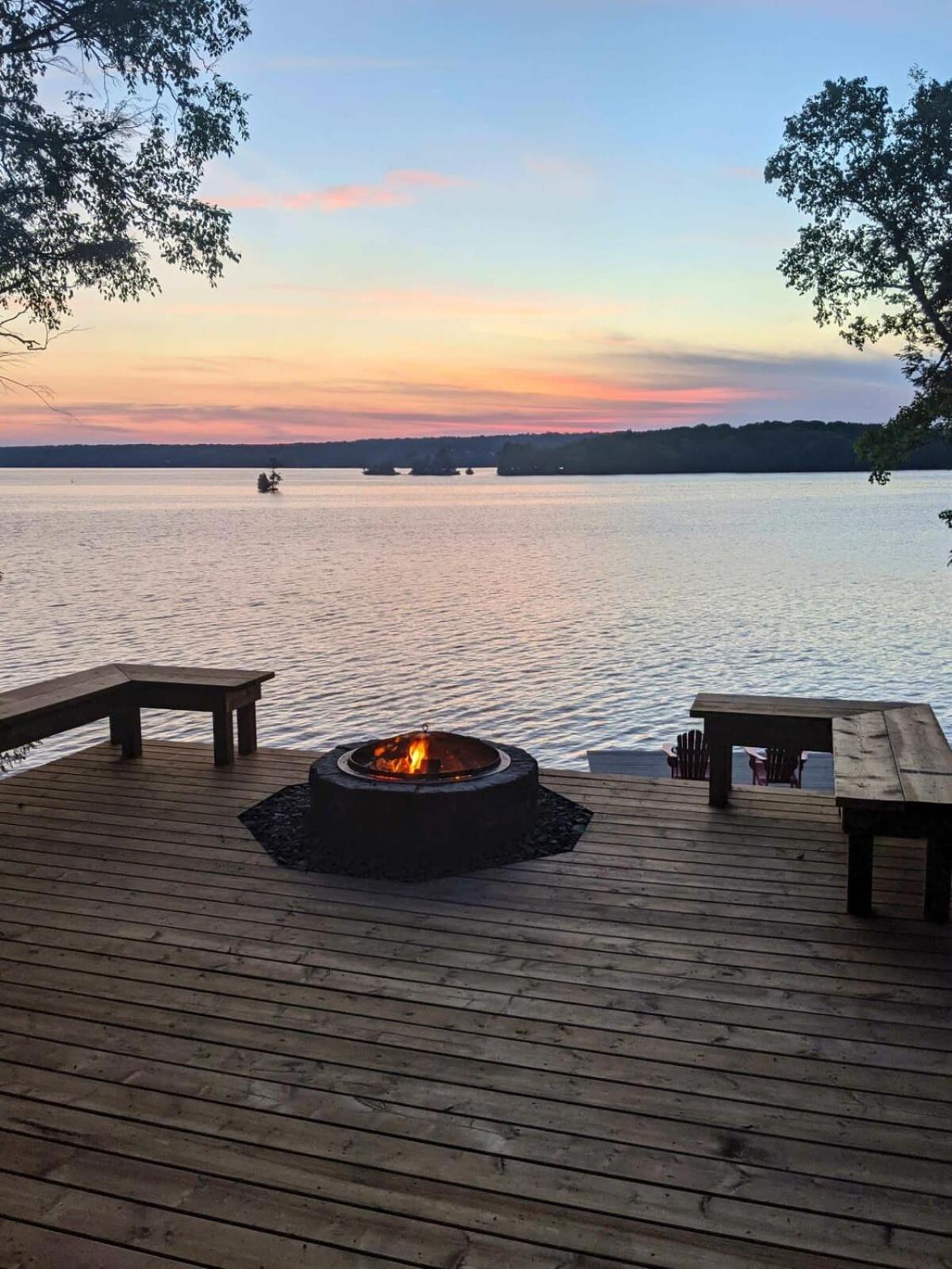 Waterfront open concept dream cottage with hot tub
