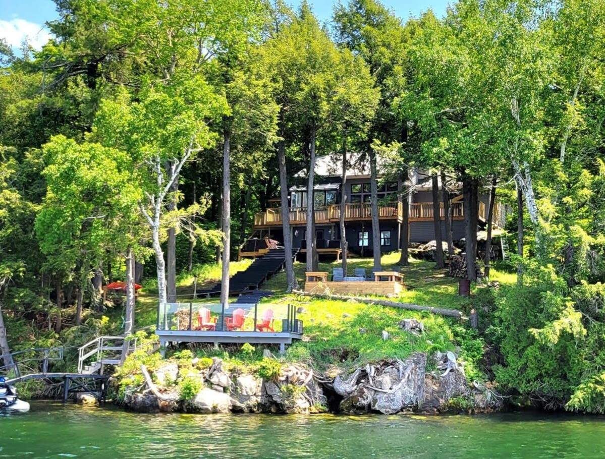 Waterfront open concept dream cottage with hot tub