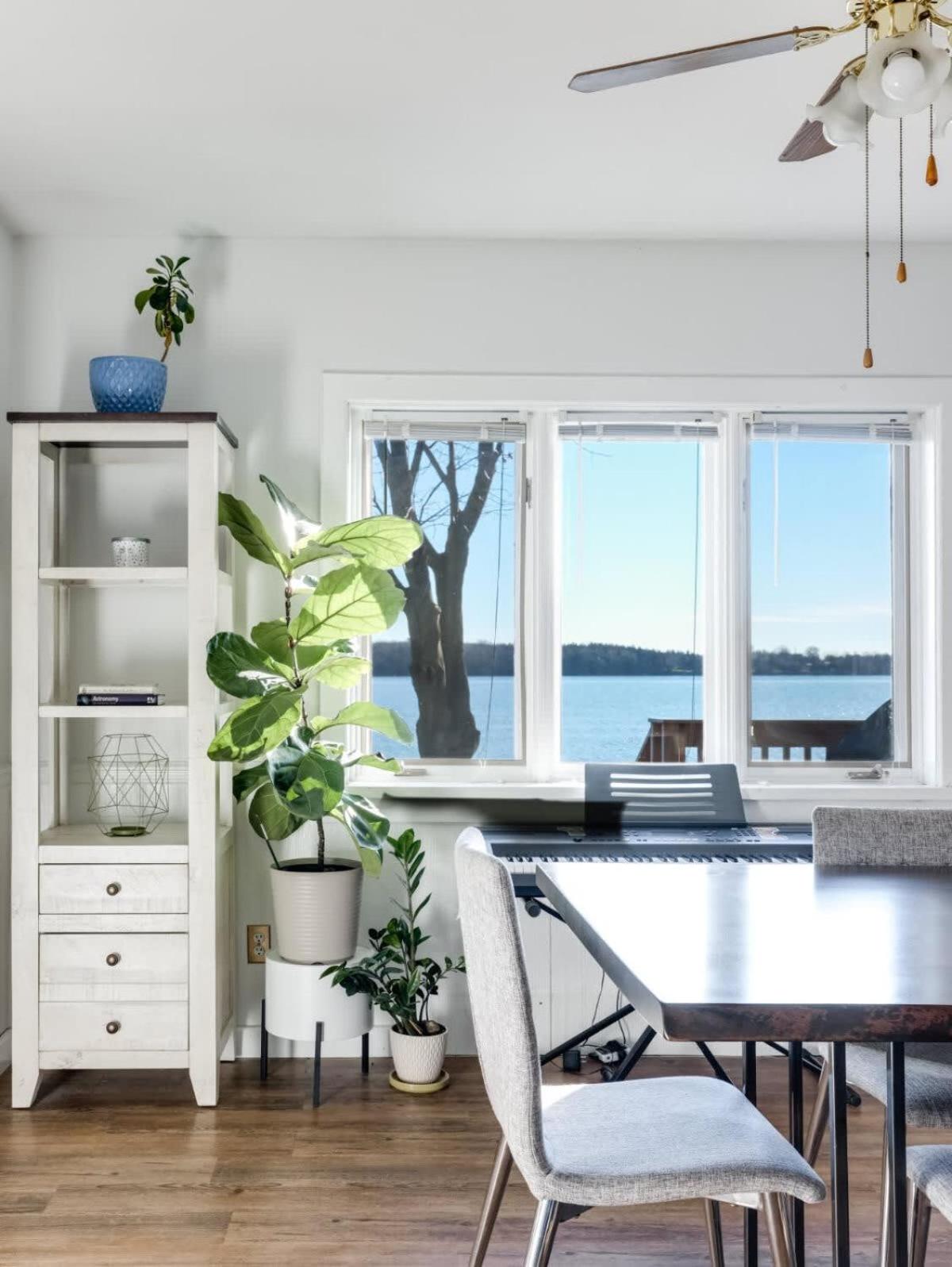 Cozy family waterfront retreat recently renovated