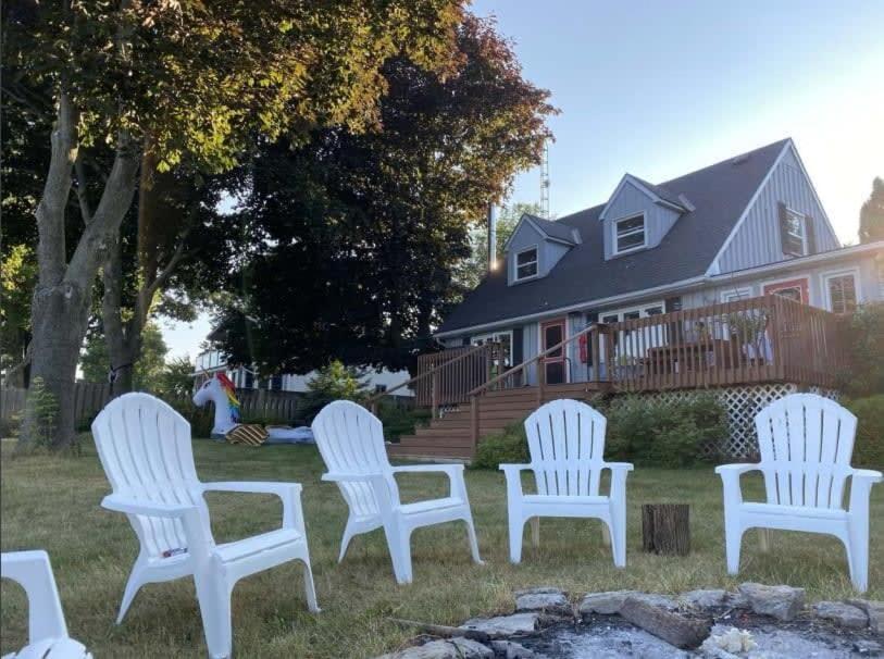 Cozy family waterfront retreat recently renovated