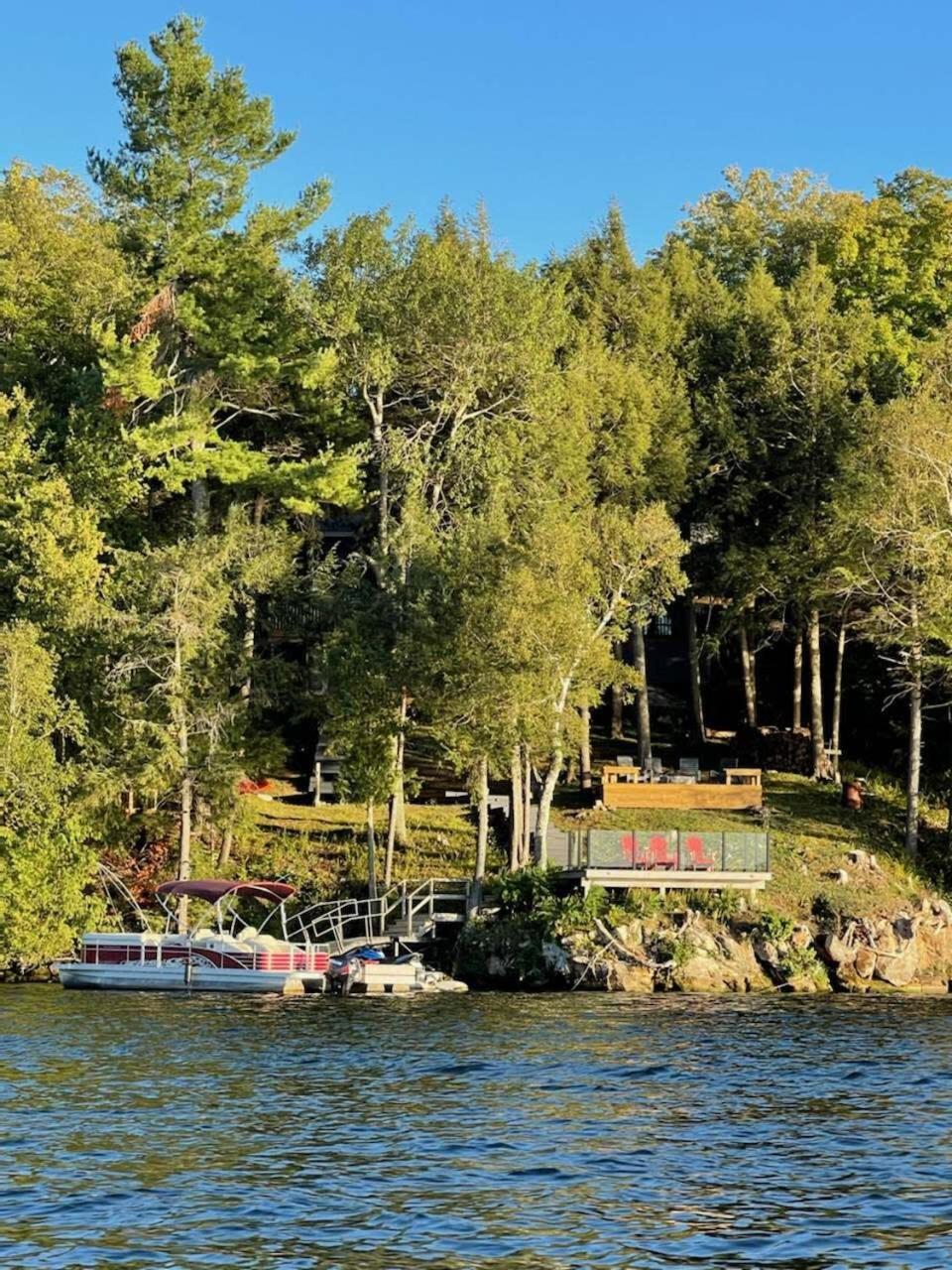 Waterfront open concept dream cottage with hot tub