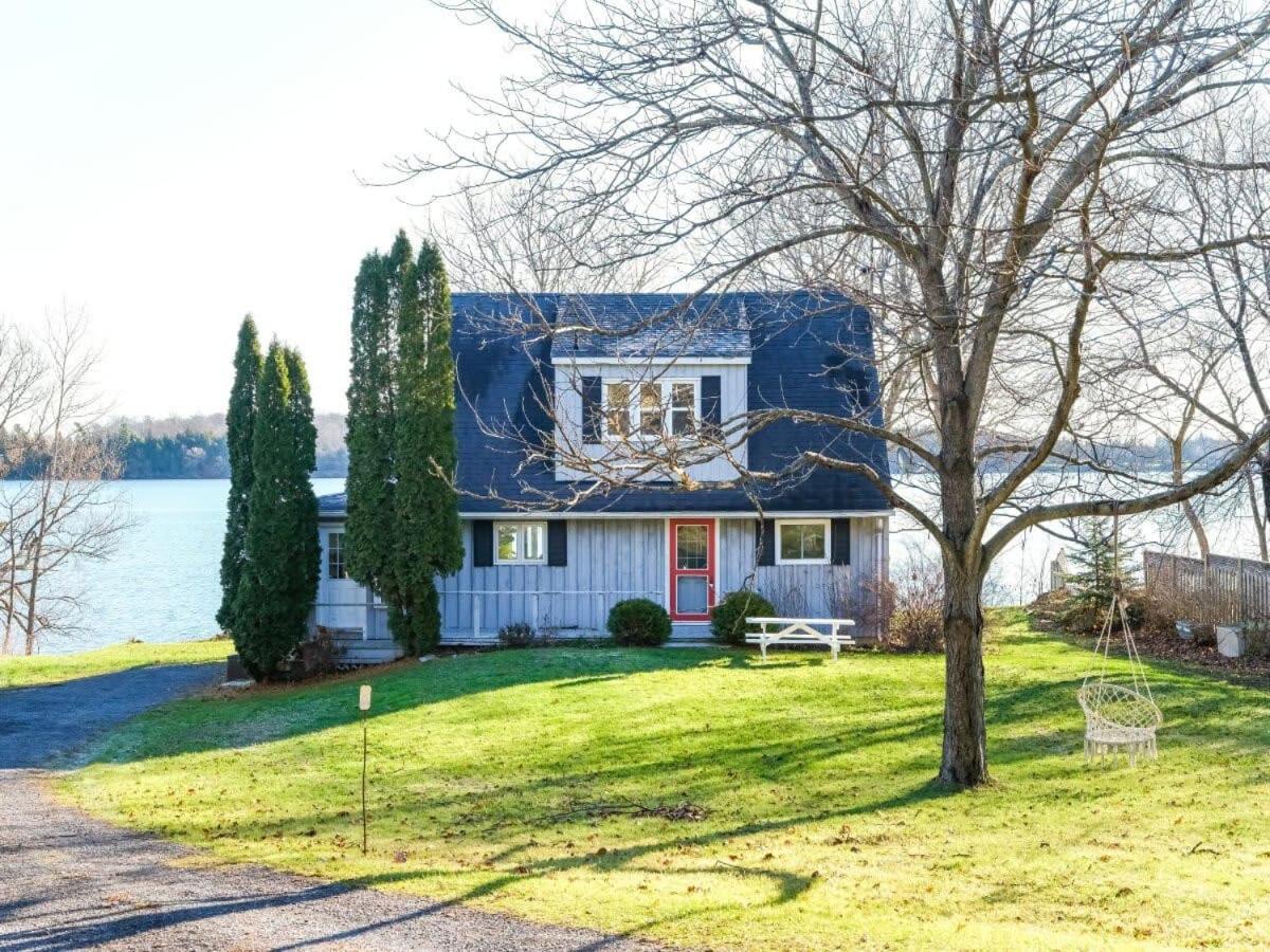 Cozy family waterfront retreat recently renovated