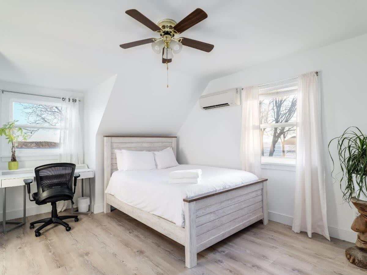 Cozy family waterfront retreat recently renovated