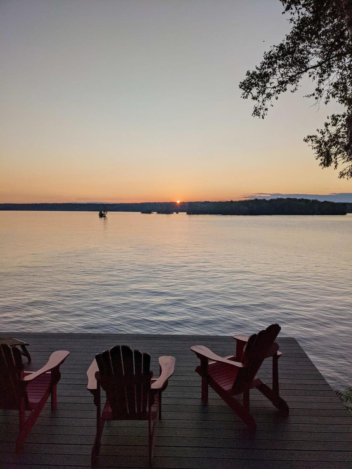 Waterfront open concept dream cottage with hot tub