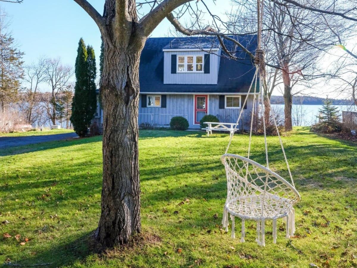 Cozy family waterfront retreat recently renovated