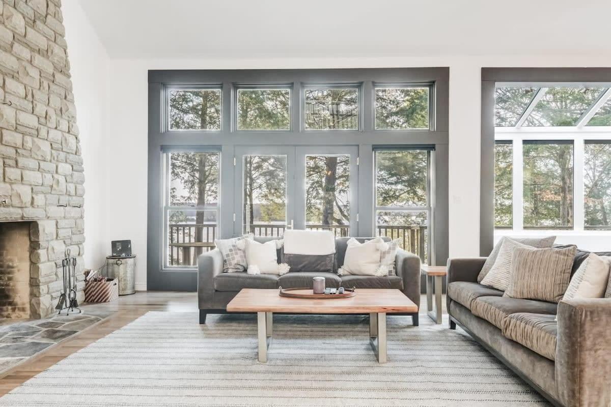 Waterfront open concept dream cottage with hot tub