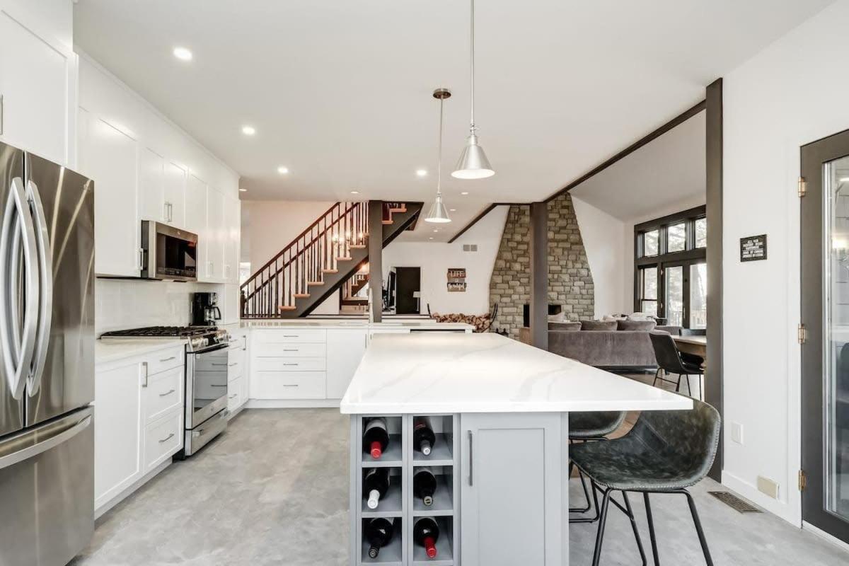 Waterfront open concept dream cottage with hot tub