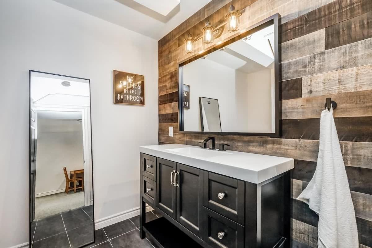 Waterfront open concept dream cottage with hot tub