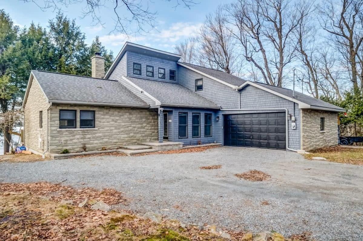 Waterfront open concept dream cottage with hot tub