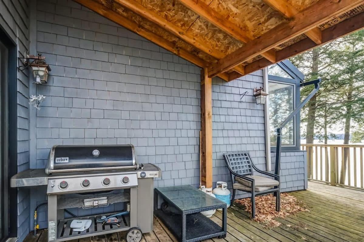 Waterfront open concept dream cottage with hot tub