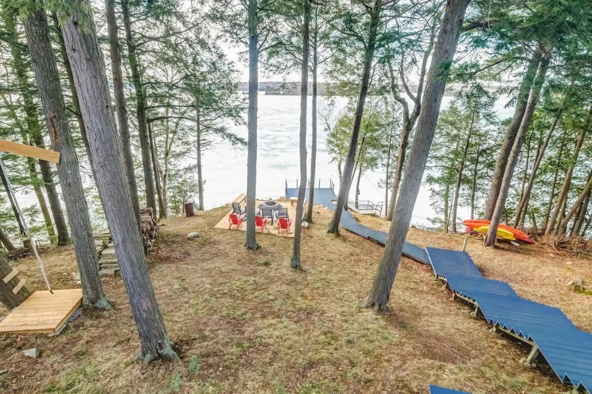 Waterfront open concept dream cottage with hot tub