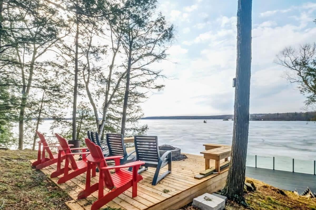 Waterfront open concept dream cottage with hot tub