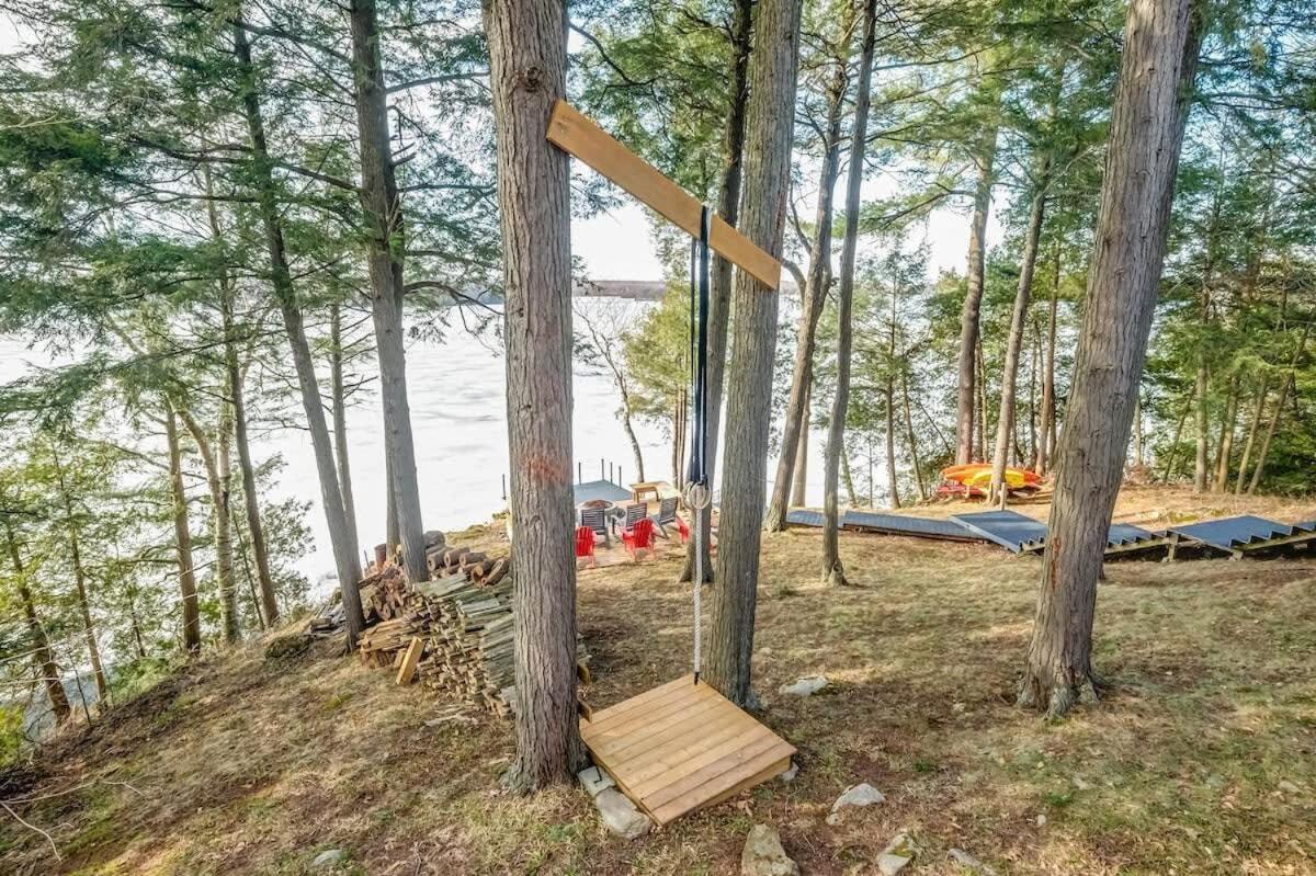 Waterfront open concept dream cottage with hot tub