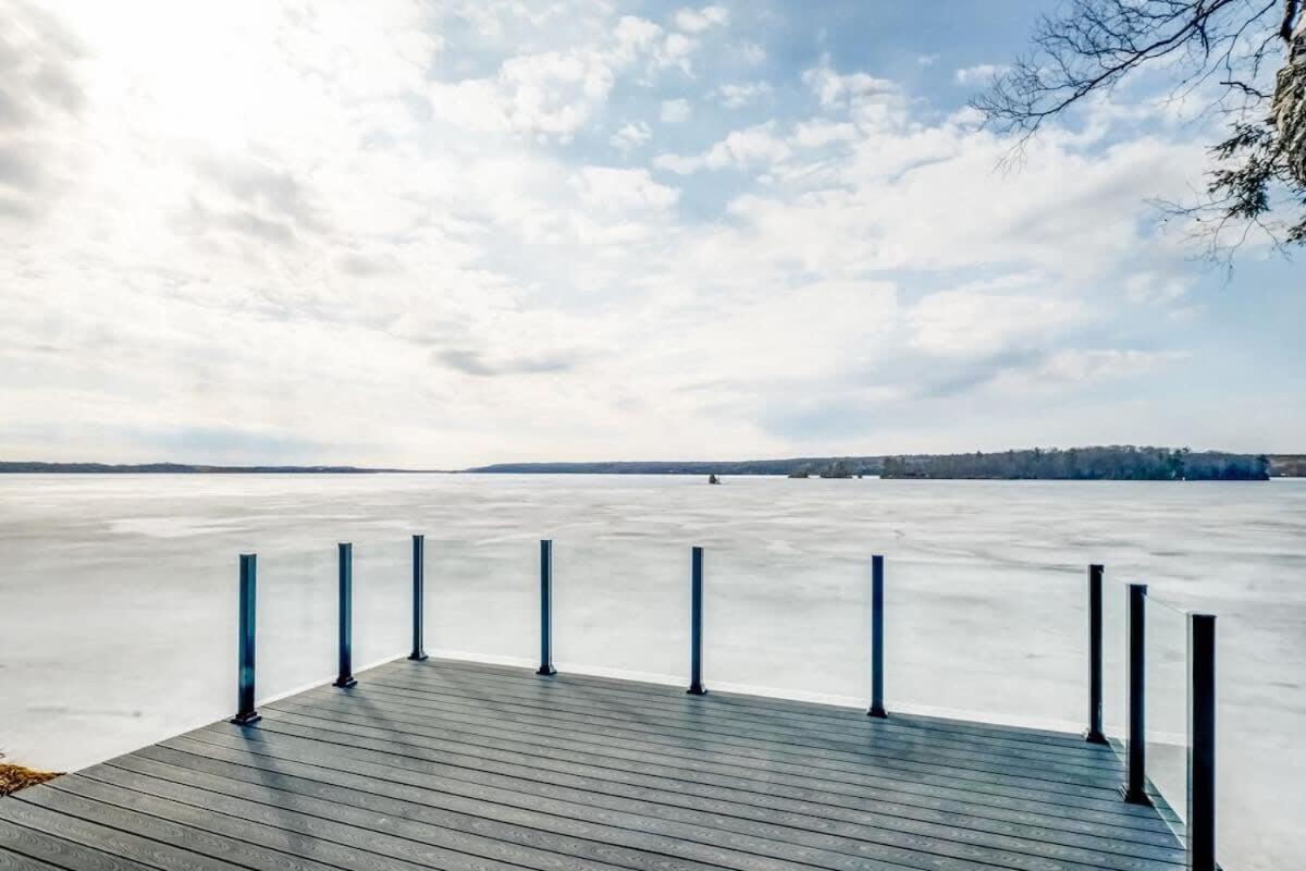 Waterfront open concept dream cottage with hot tub
