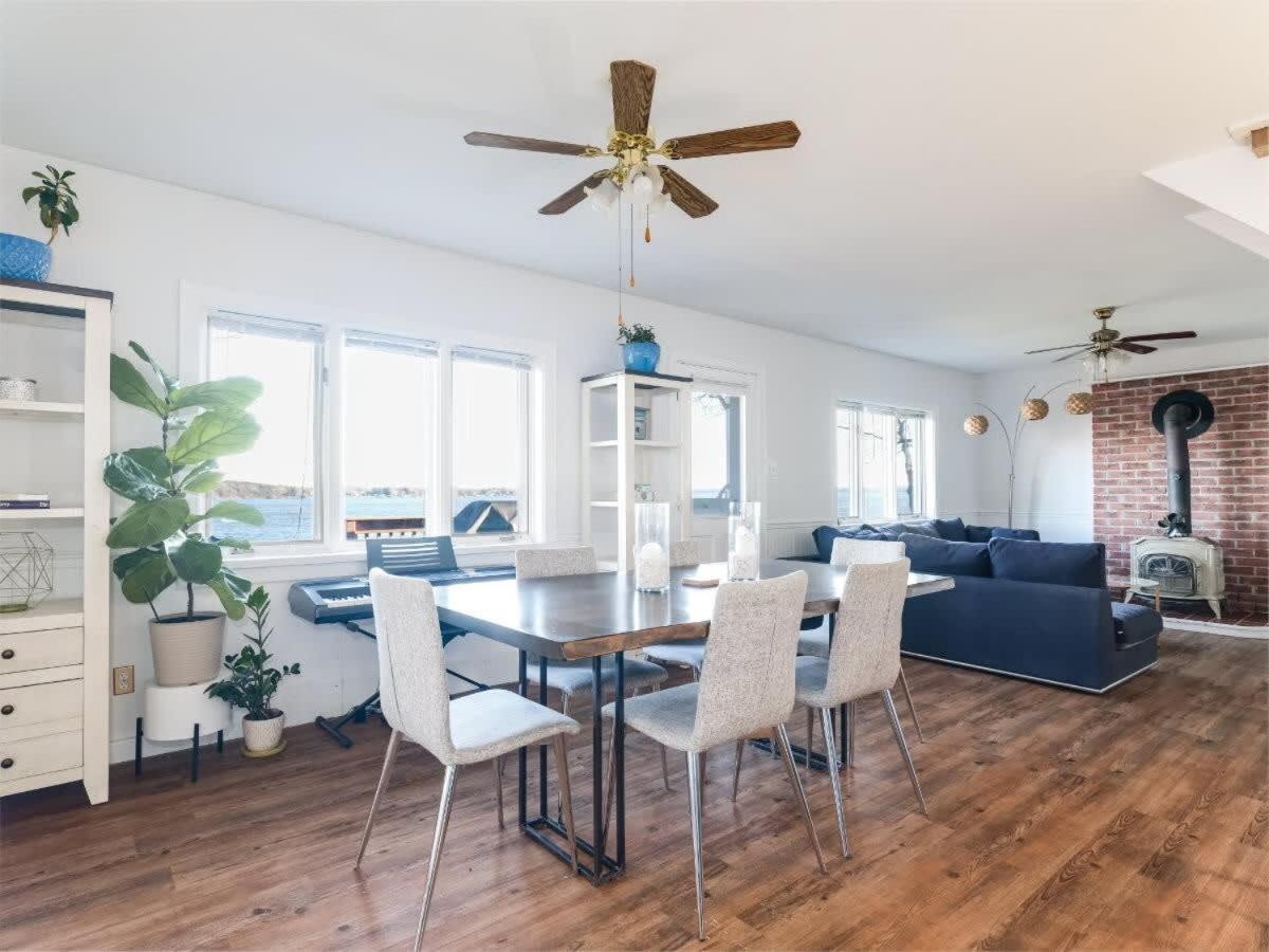 Cozy family waterfront retreat recently renovated