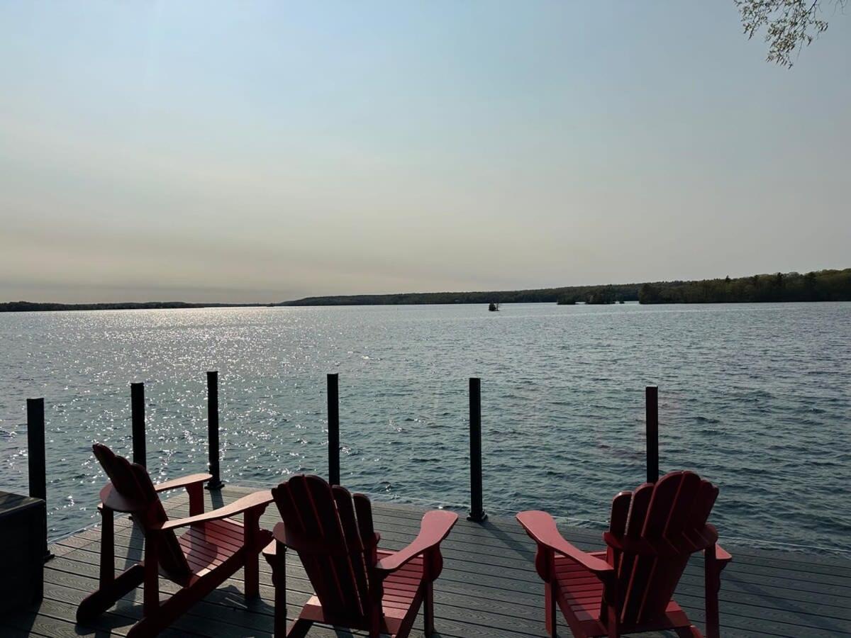 Waterfront open concept dream cottage with hot tub