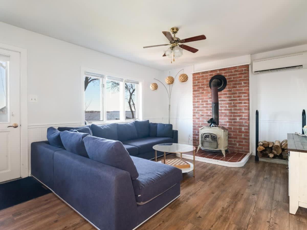 Cozy family waterfront retreat recently renovated