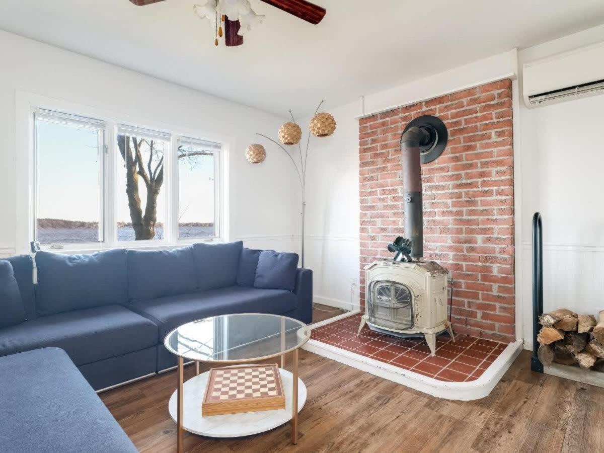 Cozy family waterfront retreat recently renovated