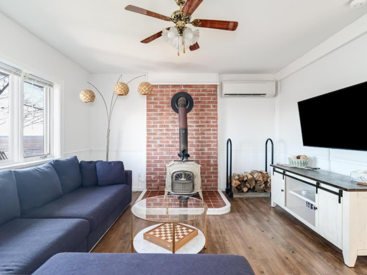Cozy family waterfront retreat recently renovated