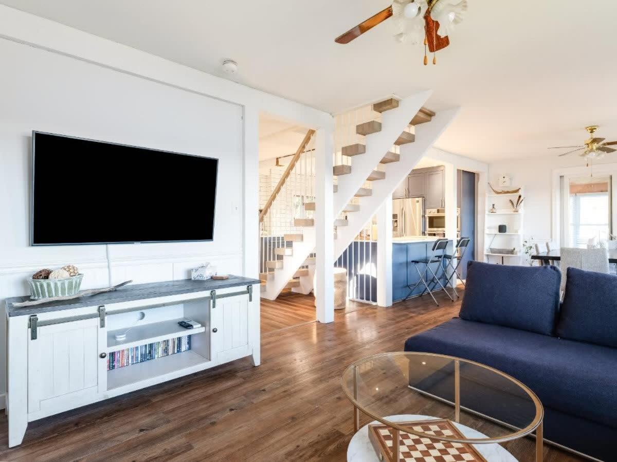 Cozy family waterfront retreat recently renovated