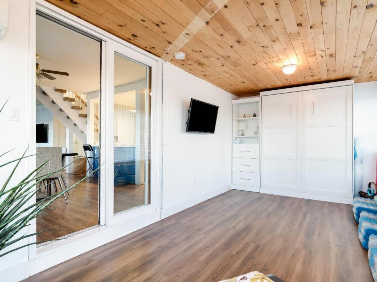 Cozy family waterfront retreat recently renovated
