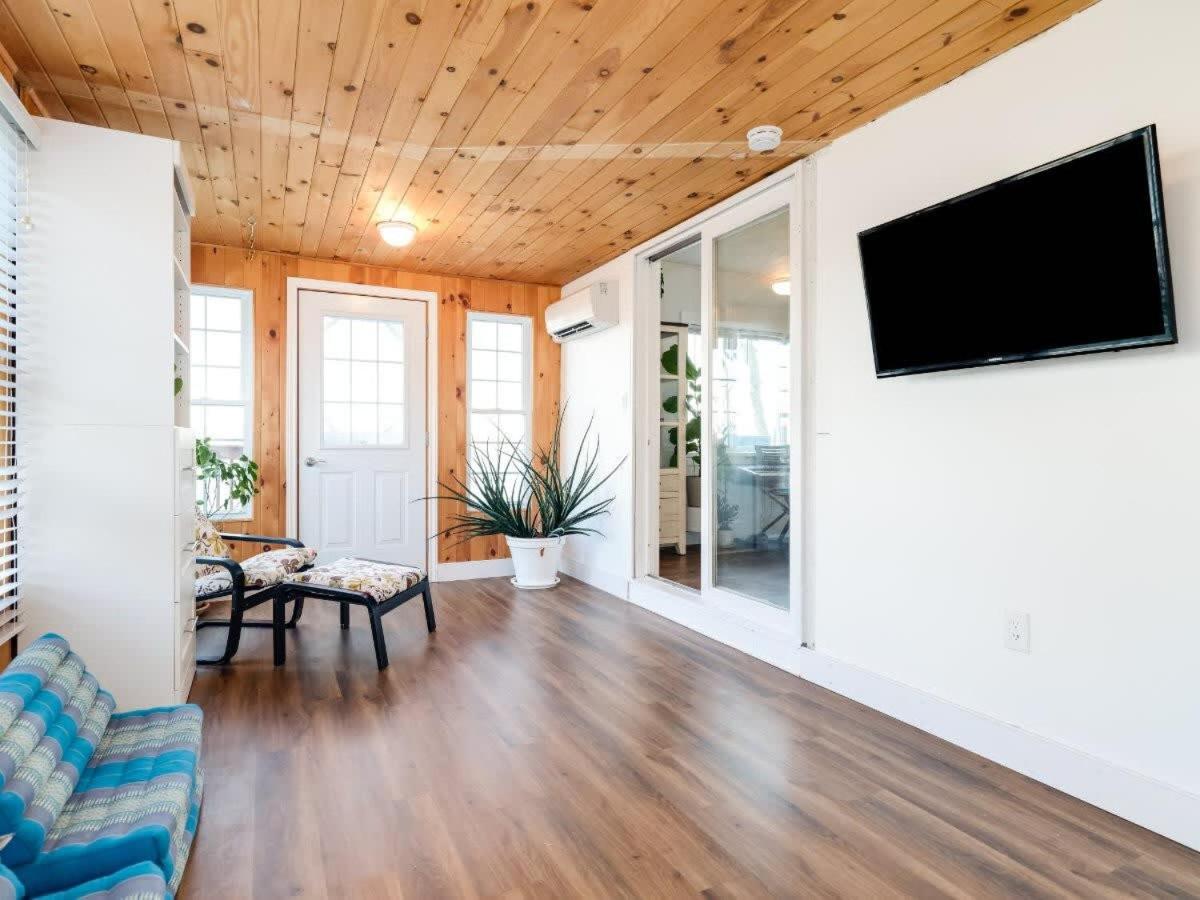 Cozy family waterfront retreat recently renovated
