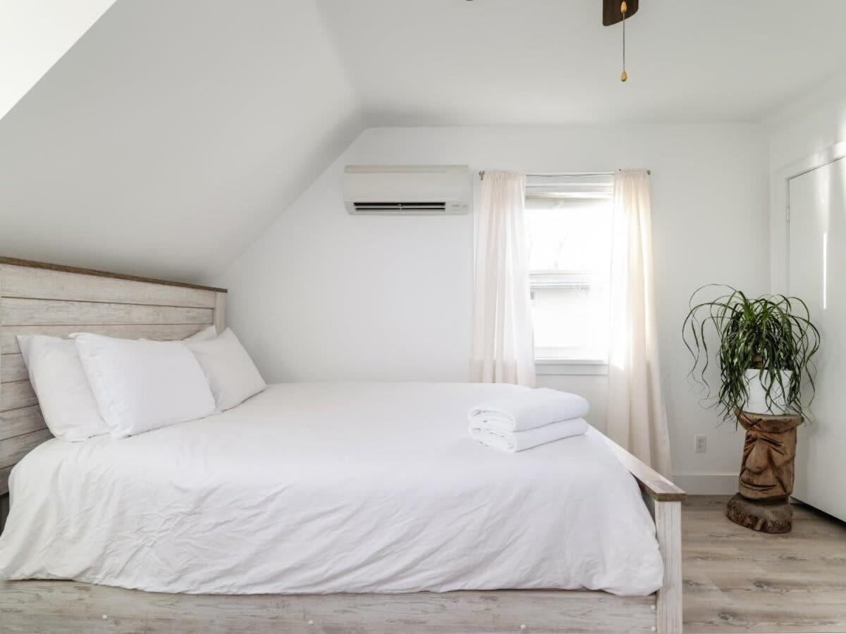 Cozy family waterfront retreat recently renovated