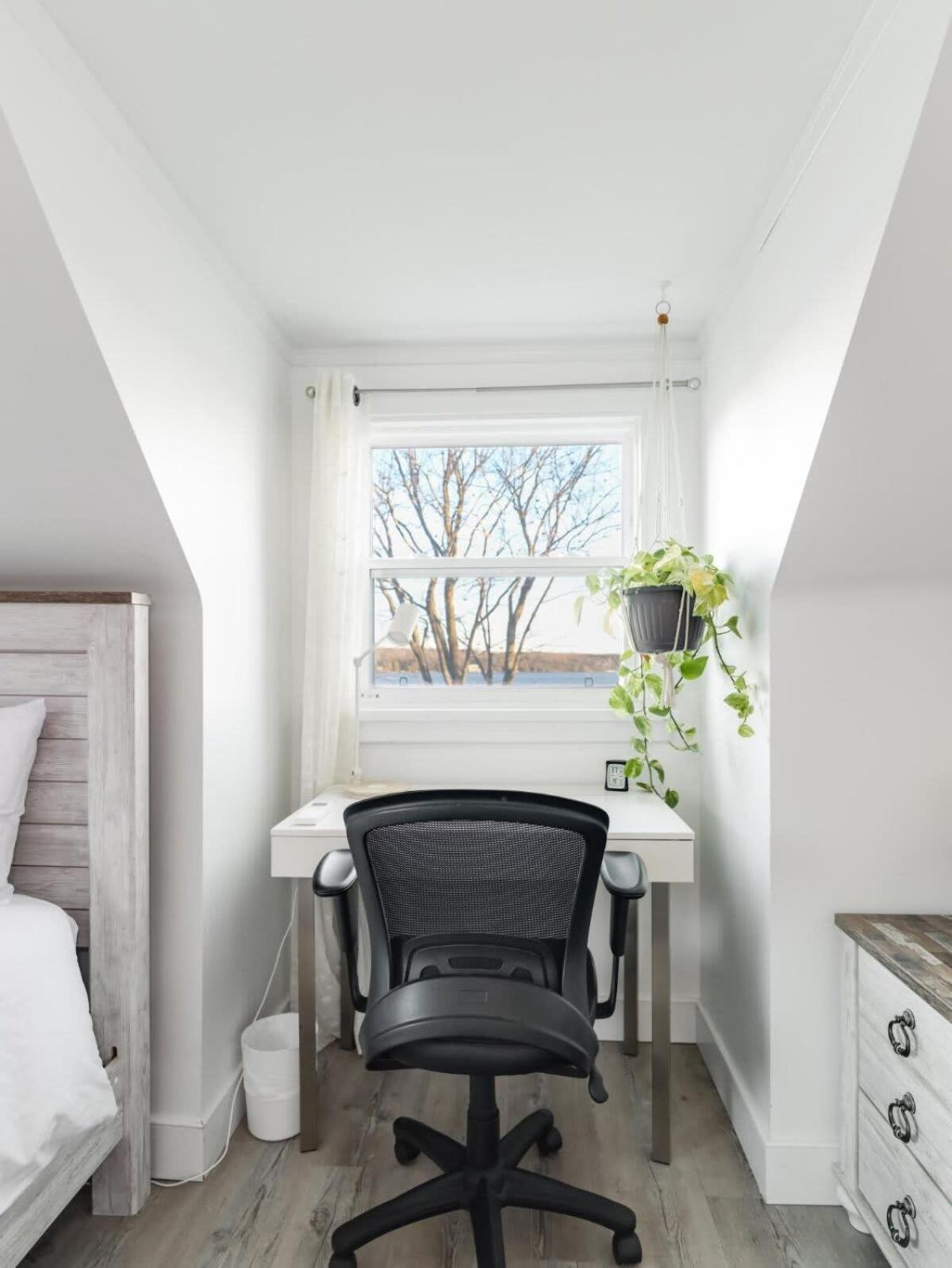 Cozy family waterfront retreat recently renovated