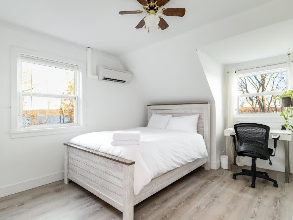 Cozy family waterfront retreat recently renovated