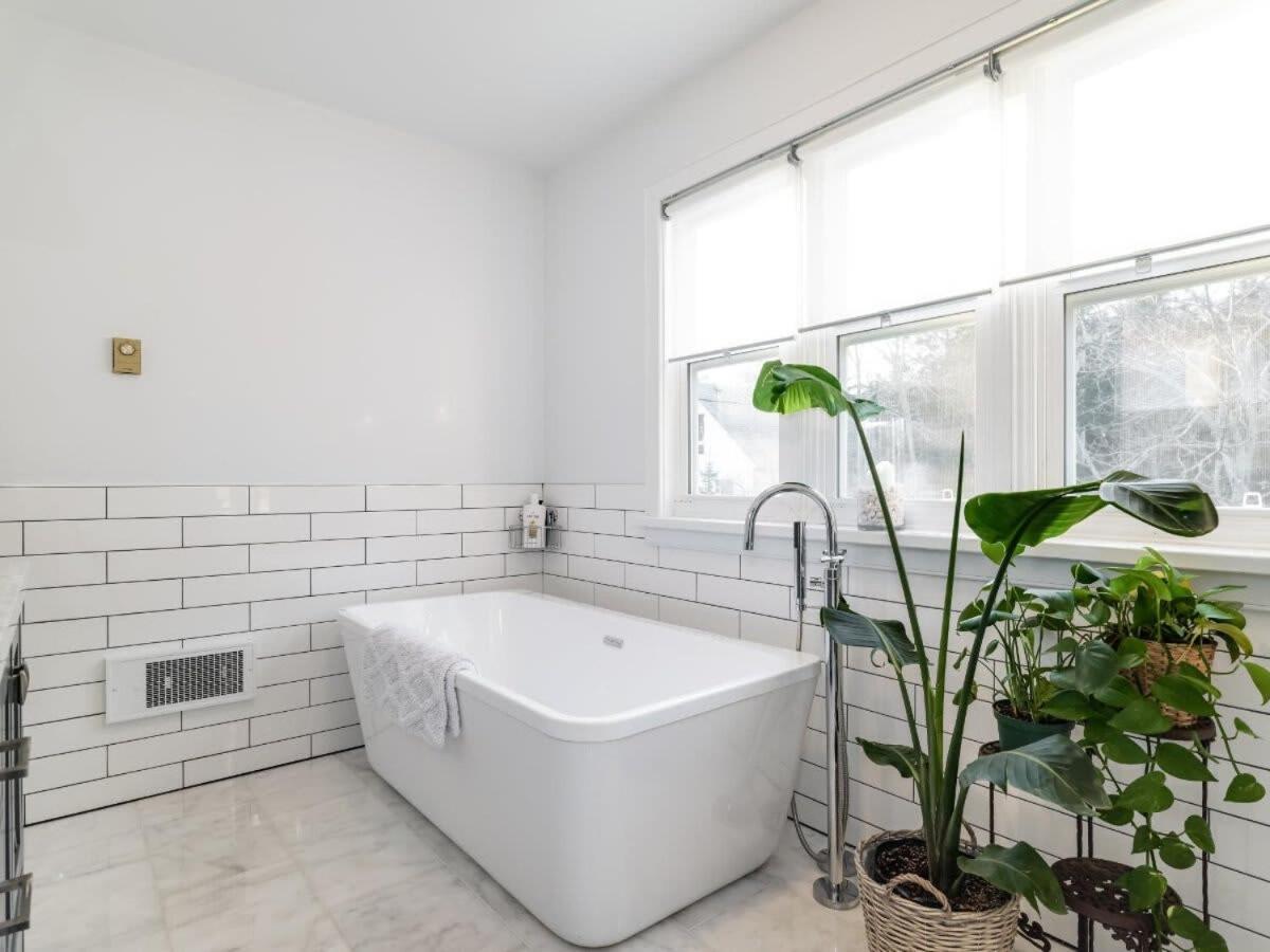 Cozy family waterfront retreat recently renovated