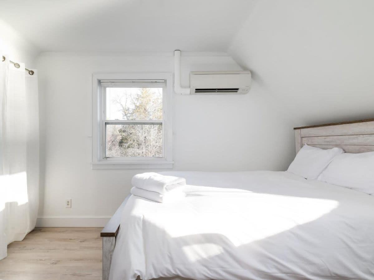 Cozy family waterfront retreat recently renovated