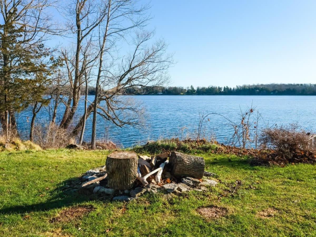 Cozy family waterfront retreat recently renovated