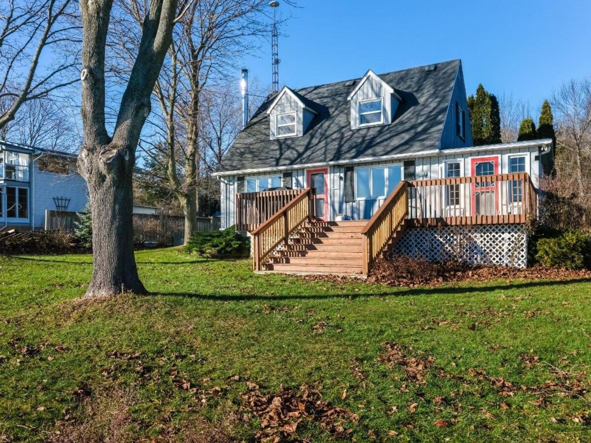 Cozy family waterfront retreat recently renovated