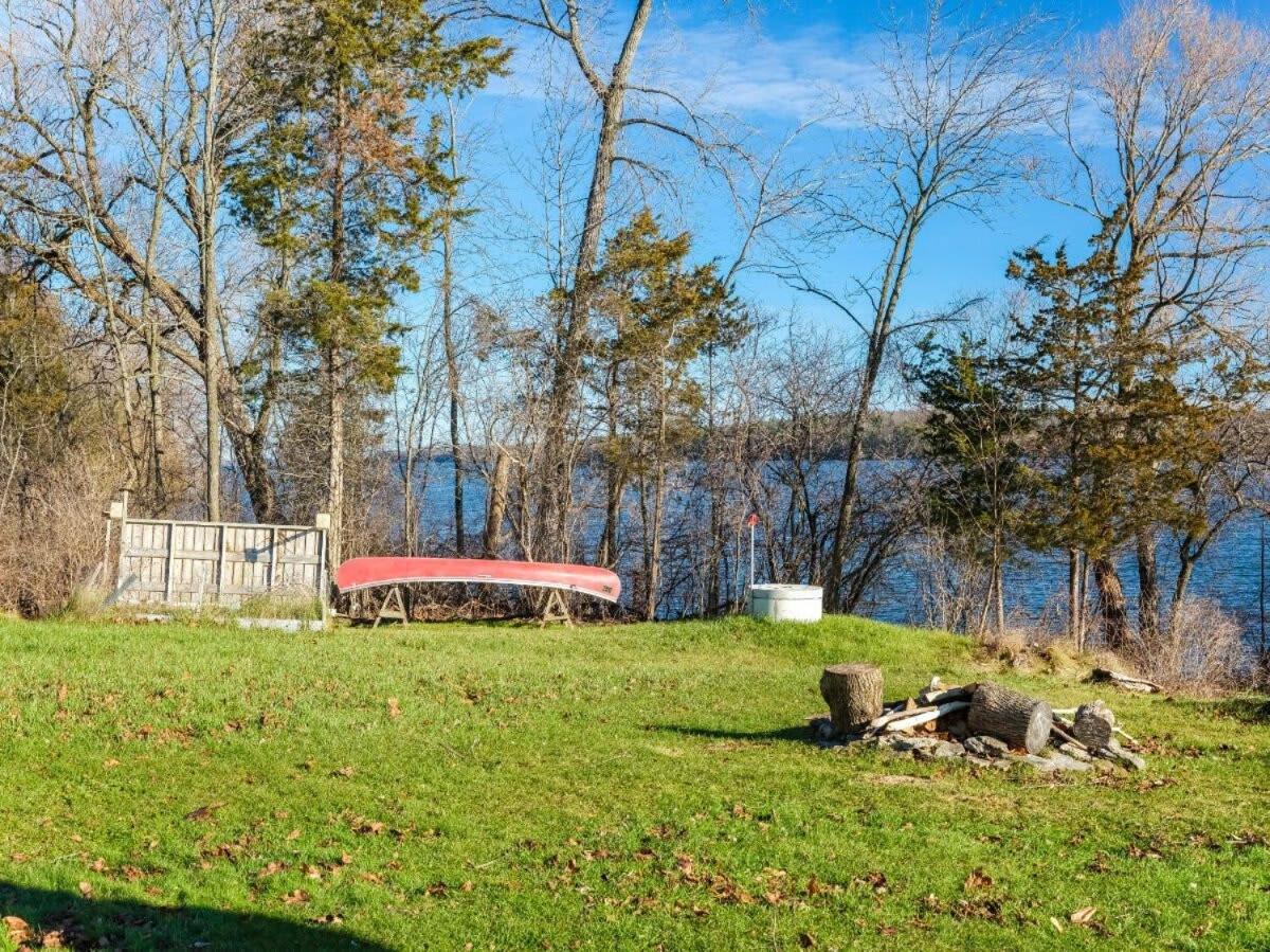 Cozy family waterfront retreat recently renovated