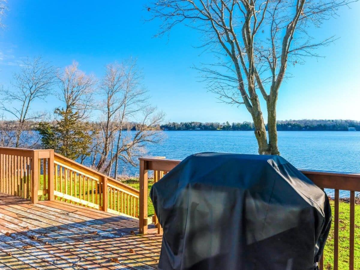 Cozy family waterfront retreat recently renovated