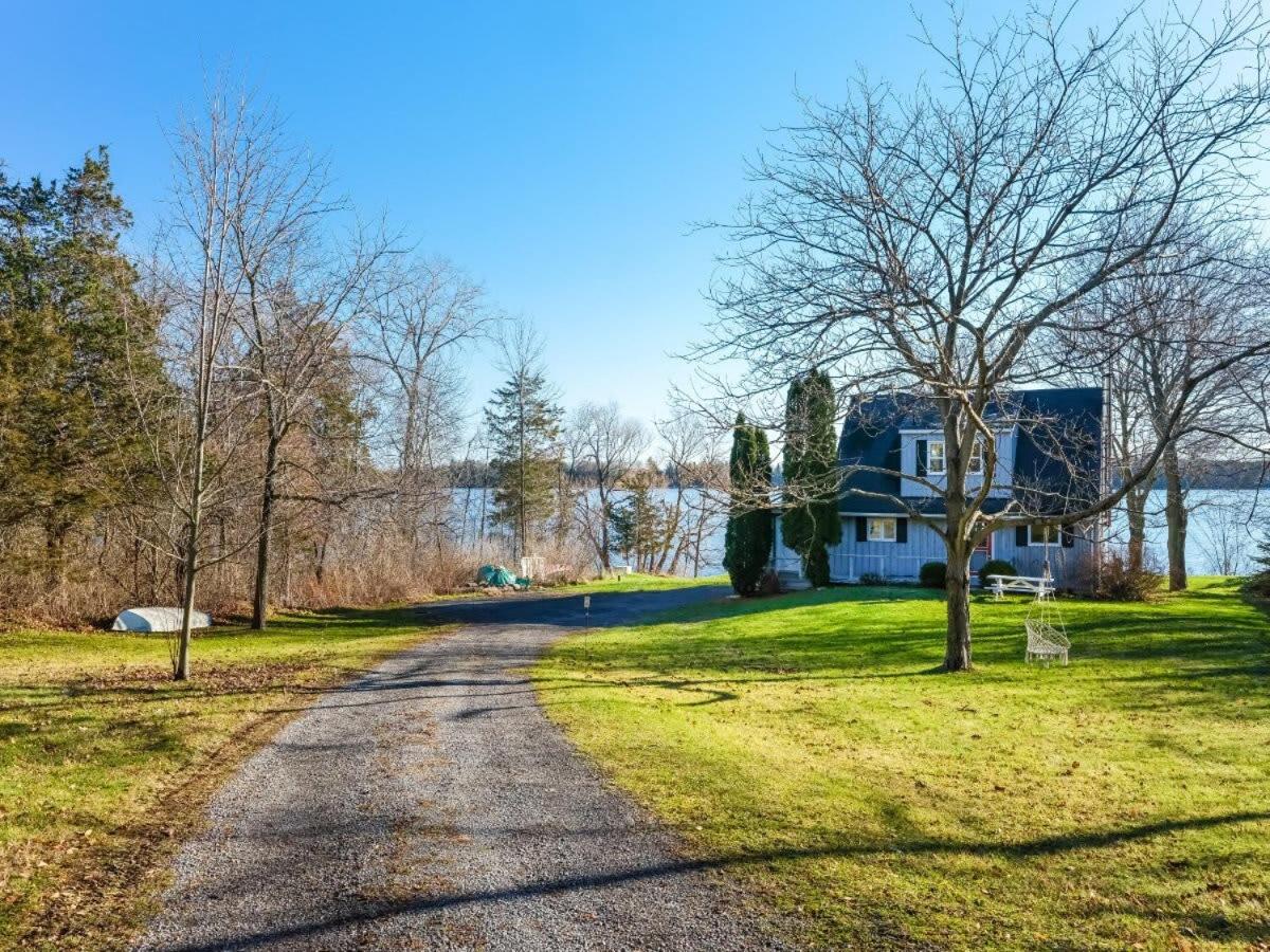 Cozy family waterfront retreat recently renovated